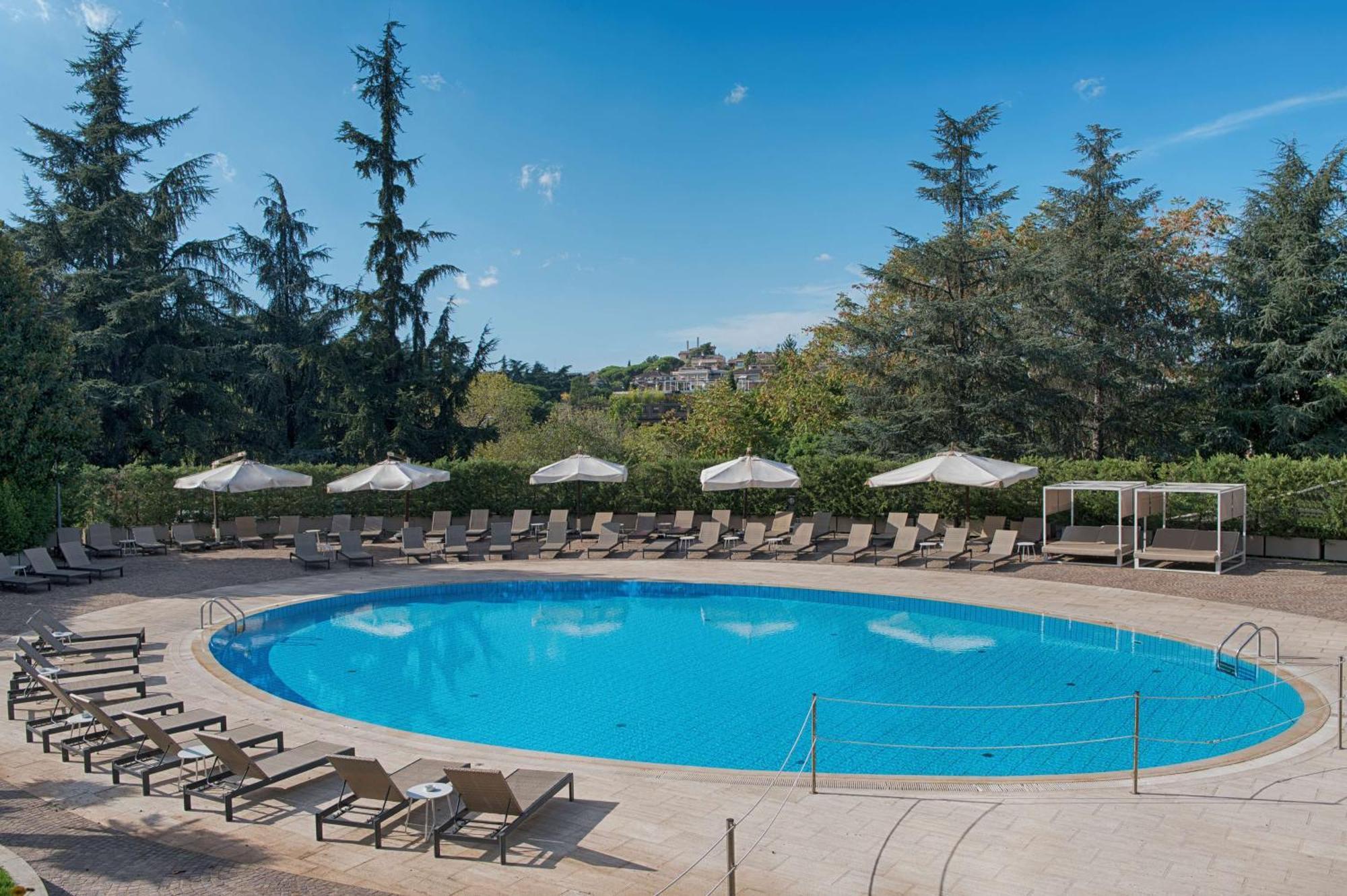 NH Roma Villa Carpegna Esterno foto